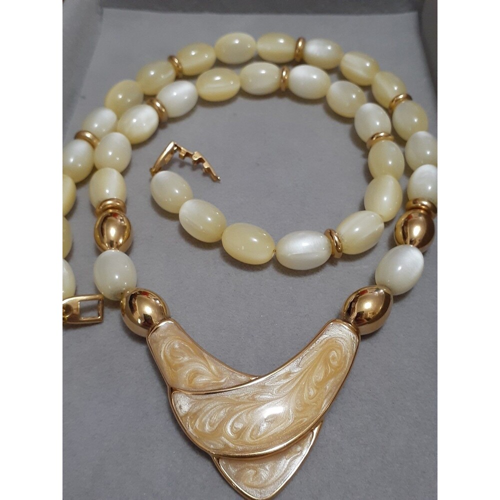 Napier champagne moonglow lucite bead necklace w/Chevron enamel pendant 24"